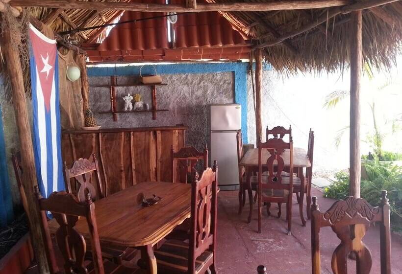 Hostal Acuarama