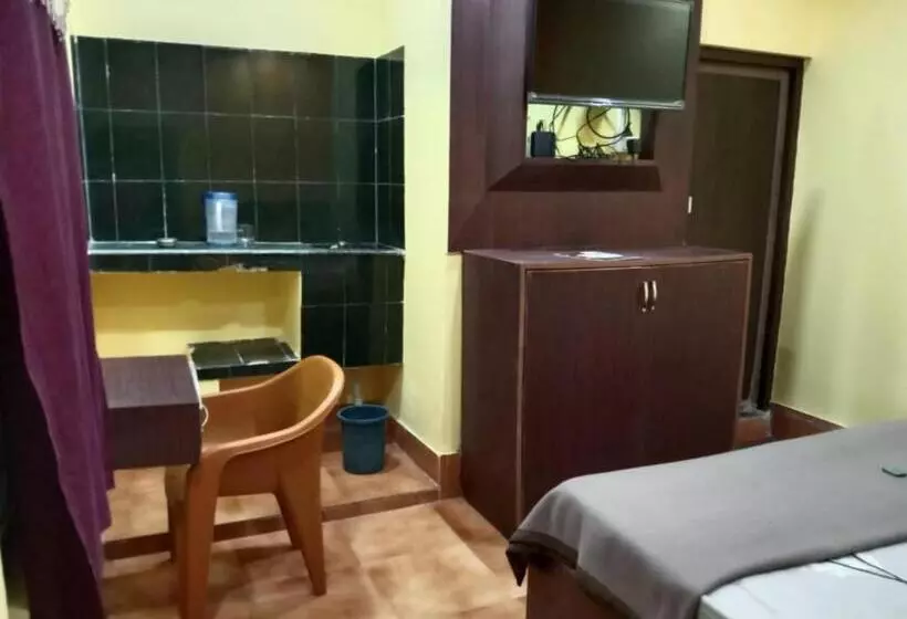 ホテル Goroomgo Sahoo Palace Puri   Prime Location Near Sea Beach   Excellent Service With Parking Faciliti