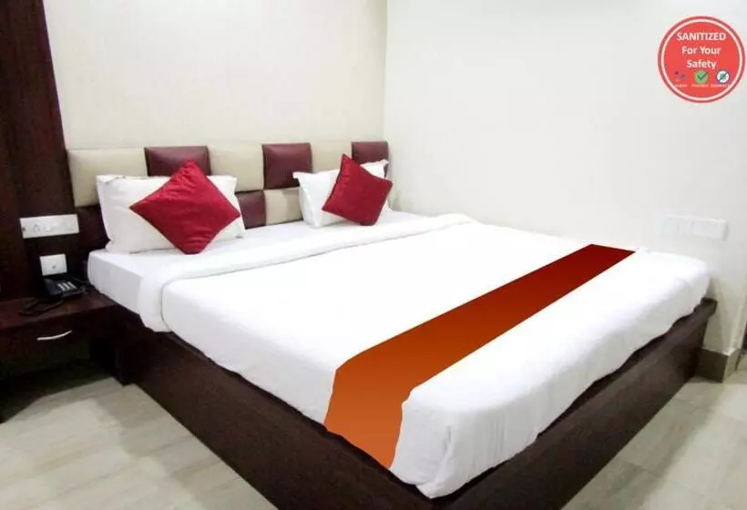 Hotelli Gouri Palace ! Puri হোটেল গৌরী প্রাসাদ পুরী Near Sea Beach And Temple With Wifi Restaurant And Parki