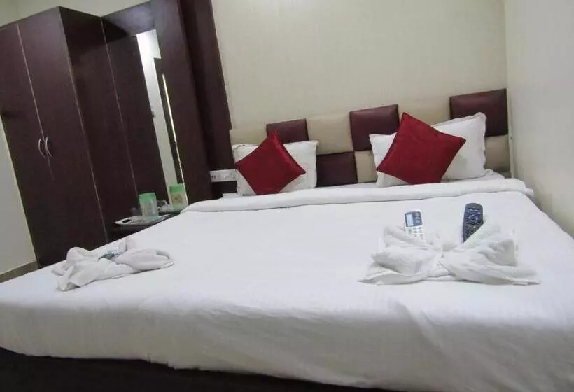 Hotelli Gouri Palace ! Puri হোটেল গৌরী প্রাসাদ পুরী Near Sea Beach And Temple With Wifi Restaurant And Parki