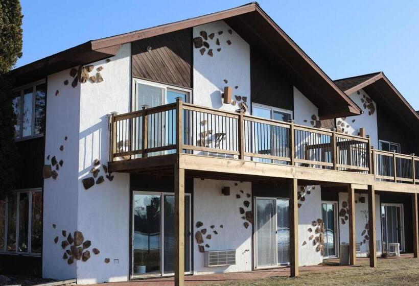 Пансион Bridge Inn Tomahawk   Suite 201, Kitchen, Hot Tub, Fireplace, Balcony, River View