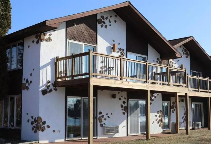 ペンション Bridge Inn Tomahawk   Suite 201, Kitchen, Hot Tub, Fireplace, Balcony, River View