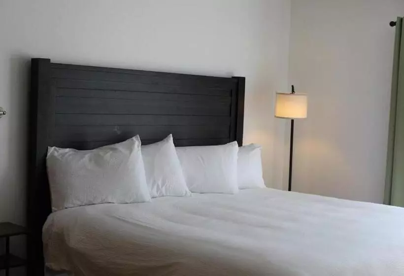 ペンション Bridge Inn Tomahawk   Suite 201, Kitchen, Hot Tub, Fireplace, Balcony, River View