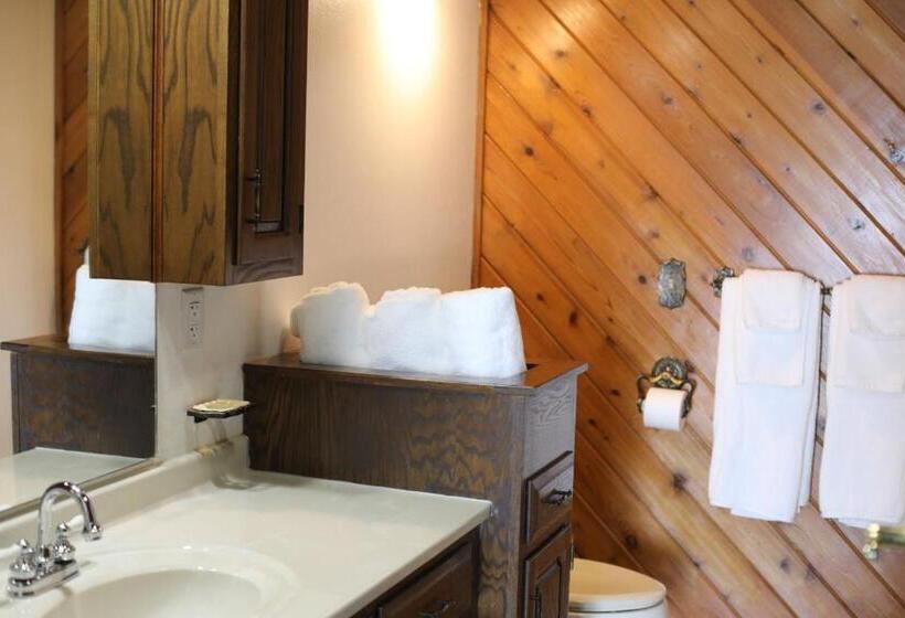 Пансион Bridge Inn Tomahawk   Suite 201, Kitchen, Hot Tub, Fireplace, Balcony, River View