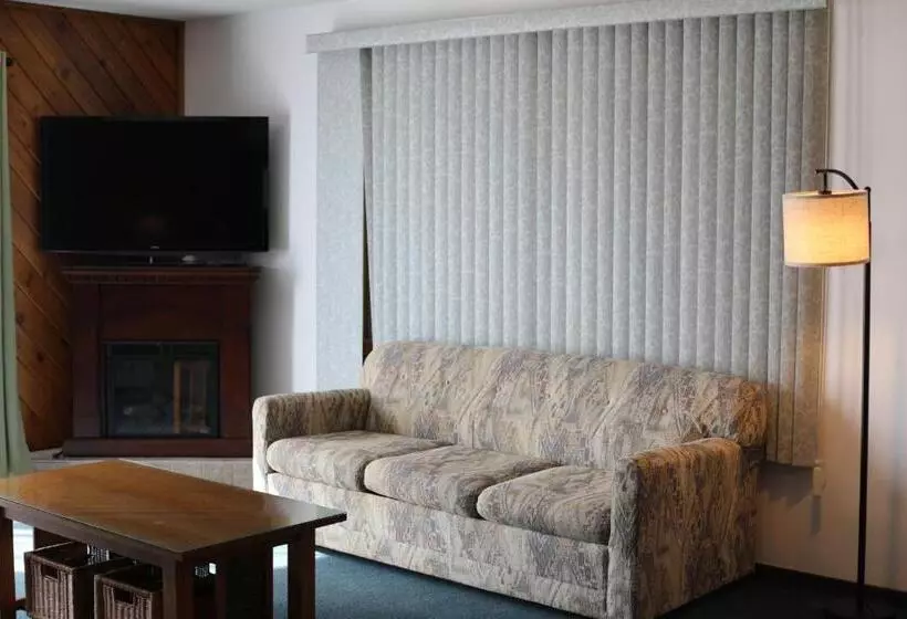 ペンション Bridge Inn Tomahawk   Suite 201, Kitchen, Hot Tub, Fireplace, Balcony, River View