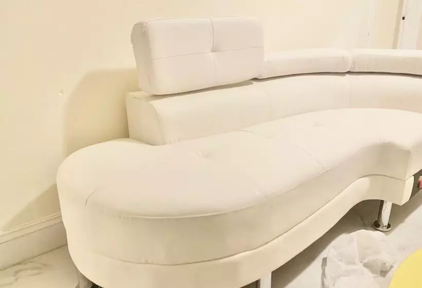 هاستل Flixbed The Latinx   Mia Airport