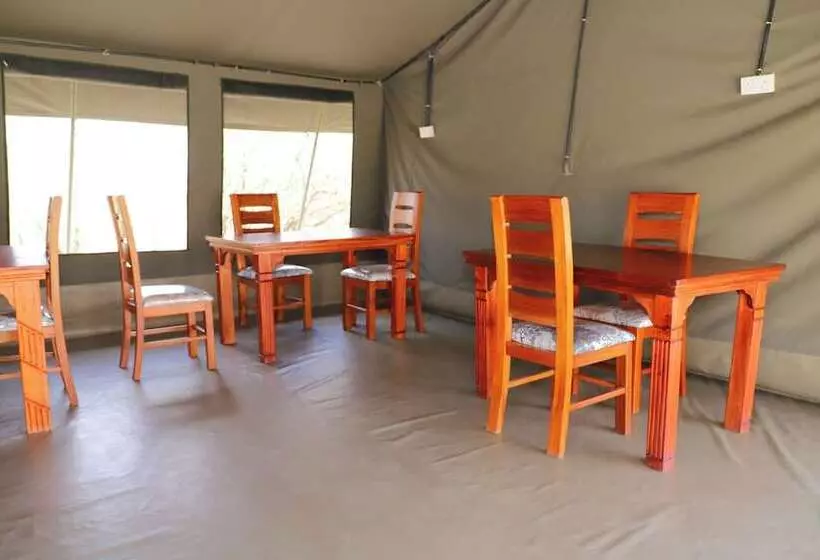 هتل Emunyan Mara Camp