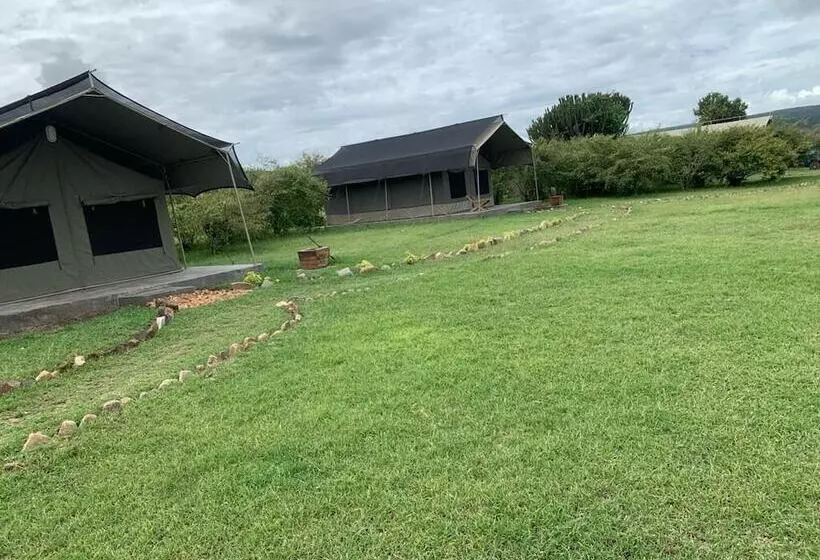 هتل Emunyan Mara Camp