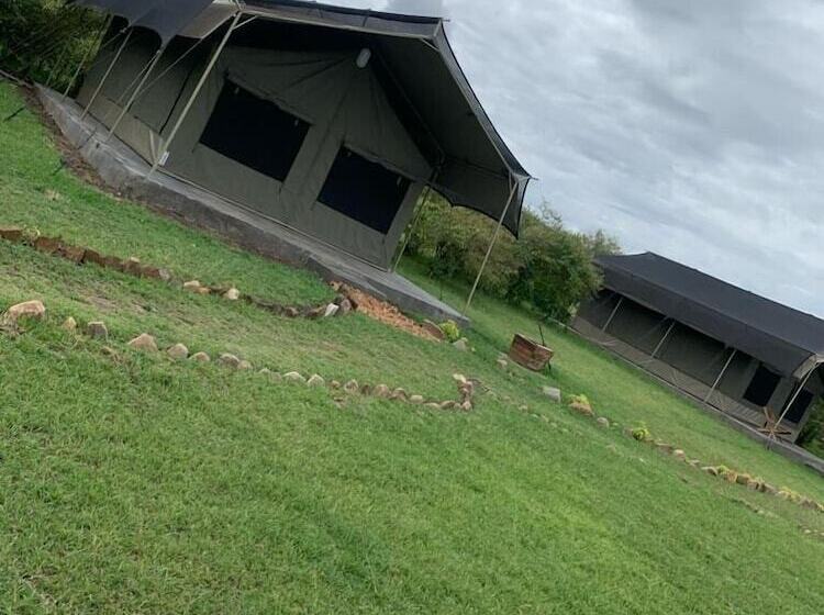 هتل Emunyan Mara Camp