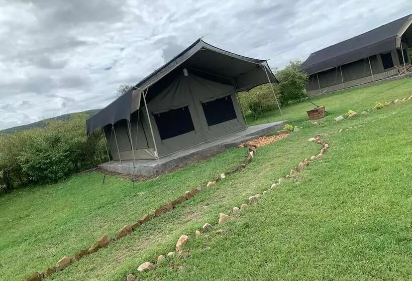 هتل Emunyan Mara Camp