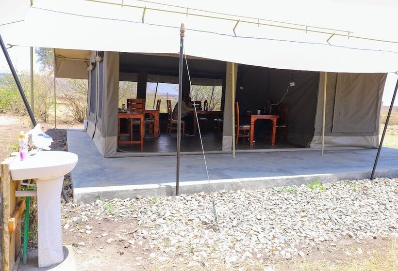 هتل Emunyan Mara Camp