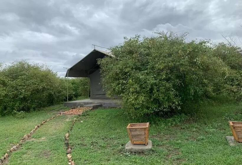 هتل Emunyan Mara Camp