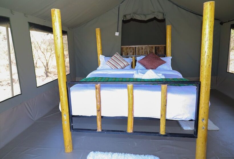 هتل Emunyan Mara Camp