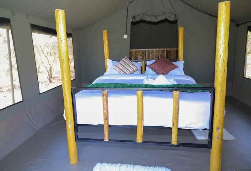 هتل Emunyan Mara Camp