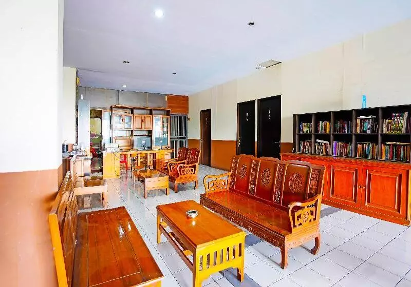 Hotelli Oyo 91415 De Wijaya