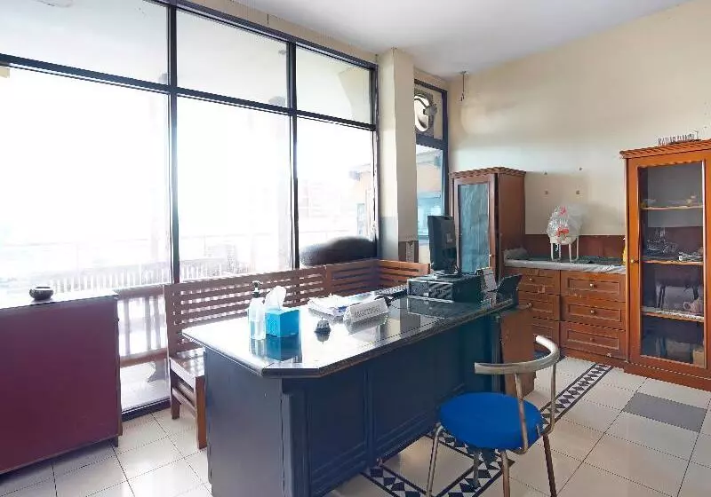 Hotelli Oyo 91415 De Wijaya