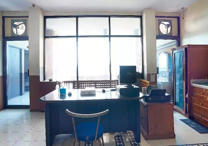 Hotelli Oyo 91415 De Wijaya