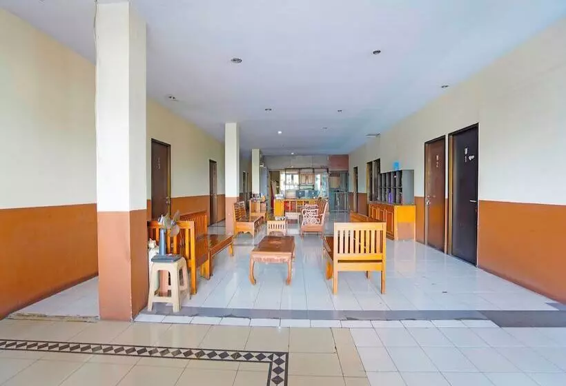 Hotelli Oyo 91415 De Wijaya