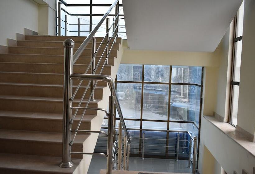 هتل Seven Eleven Guest House