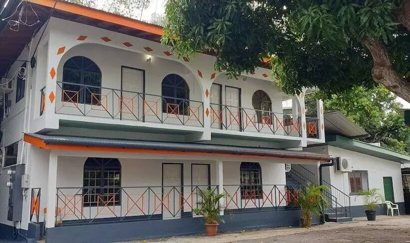 پانسیون Queen's Comfort Inn