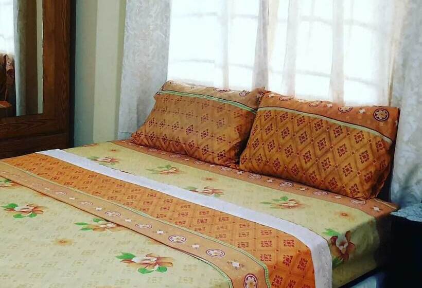 پانسیون Queen's Comfort Inn