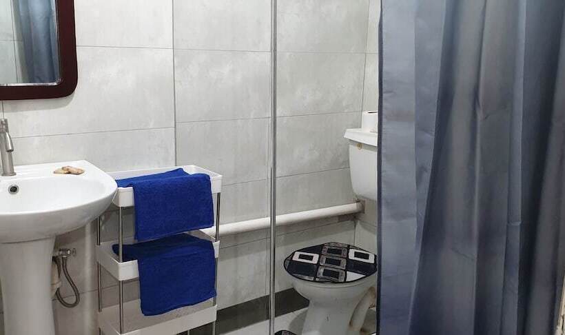 پانسیون Queen's Comfort Inn