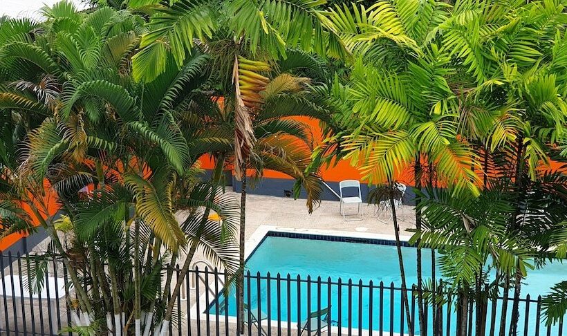 پانسیون Queen's Comfort Inn