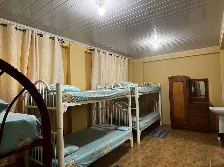 پانسیون Queen's Comfort Inn