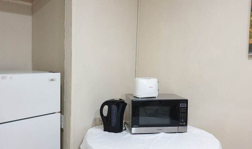 پانسیون Queen's Comfort Inn