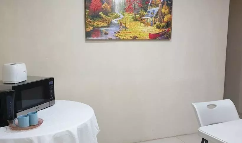 پانسیون Queen's Comfort Inn