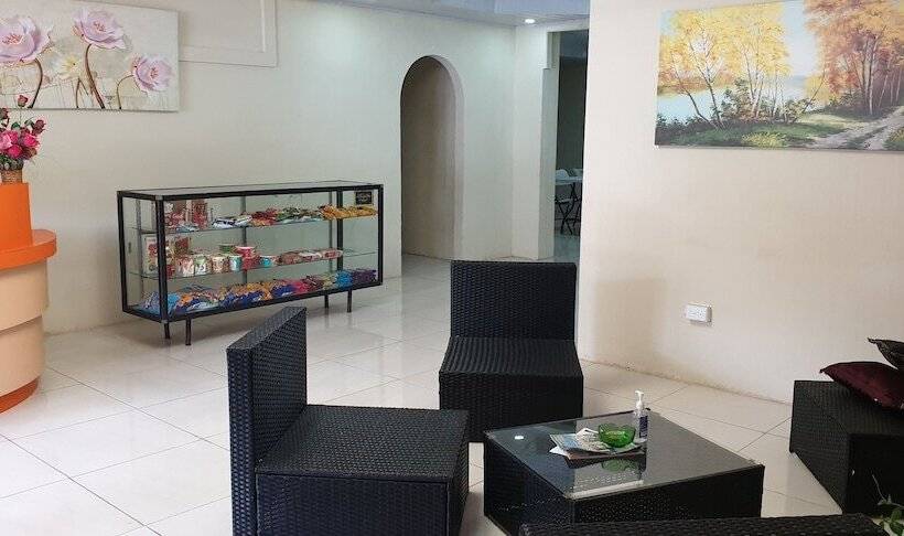 پانسیون Queen's Comfort Inn