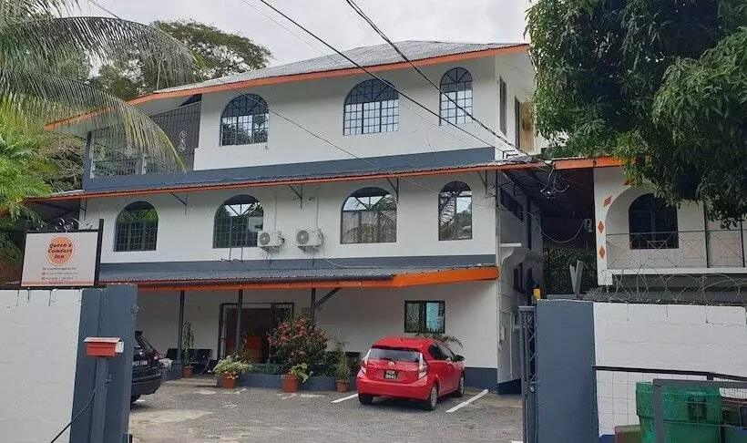 پانسیون Queen's Comfort Inn