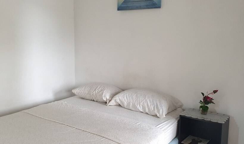 پانسیون Queen's Comfort Inn