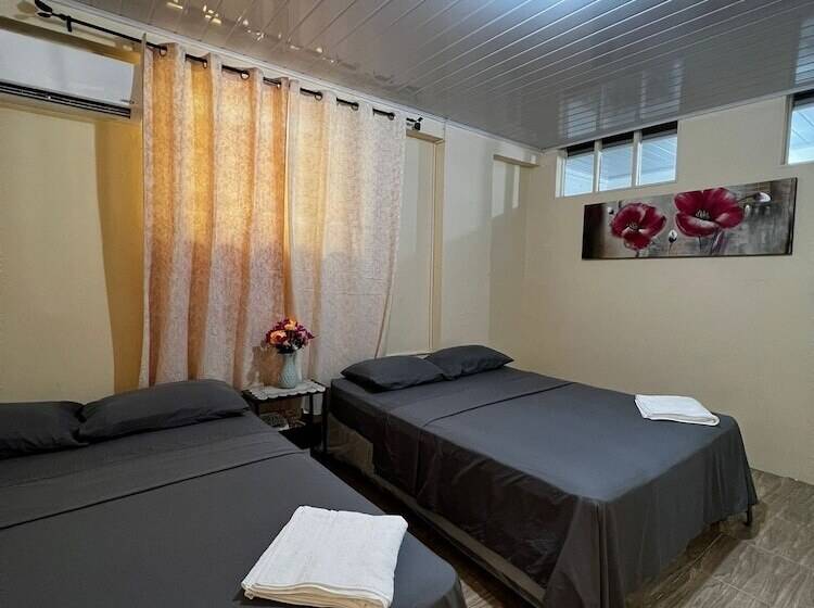 پانسیون Queen's Comfort Inn