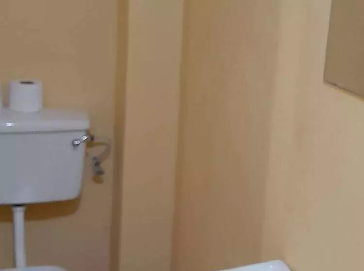 پانسیون Queen's Comfort Inn