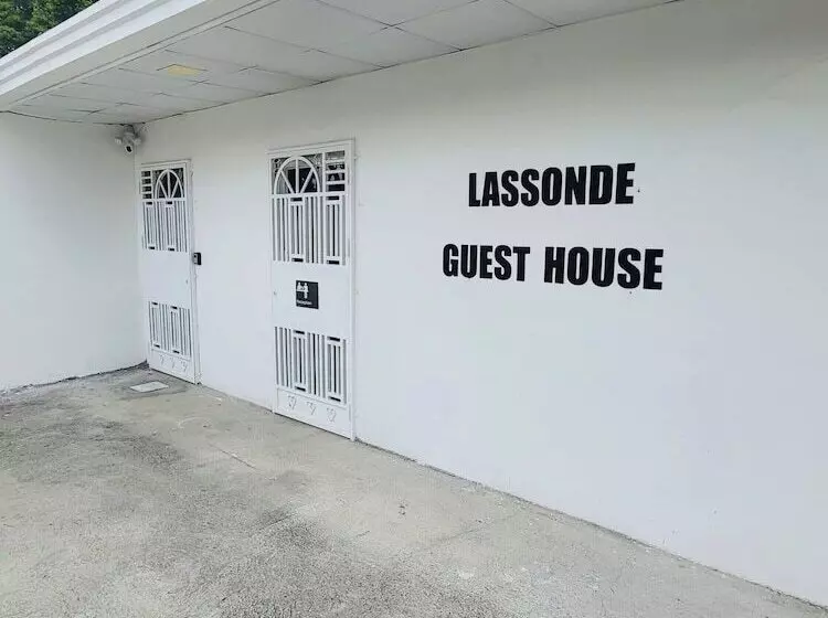 ペンション Residencial Lassonde Guest House