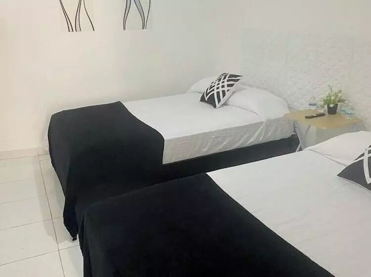 ペンション Residencial Lassonde Guest House