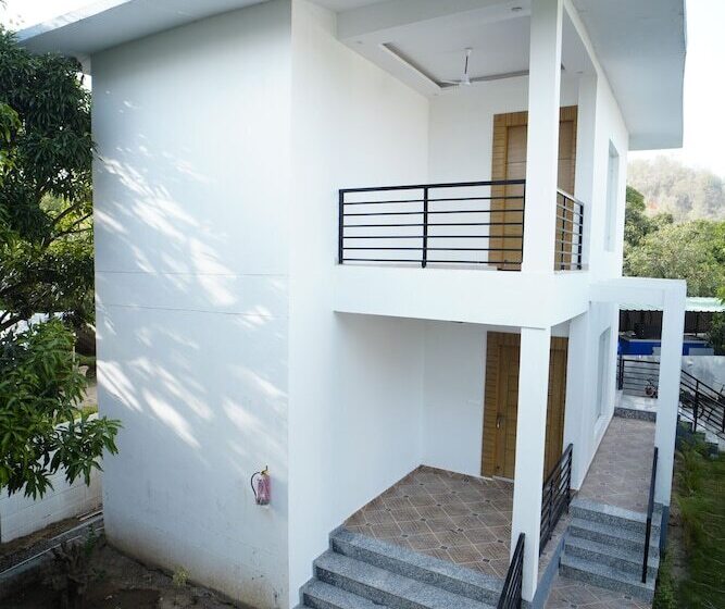 The White Oak Corbett Spa & Resort