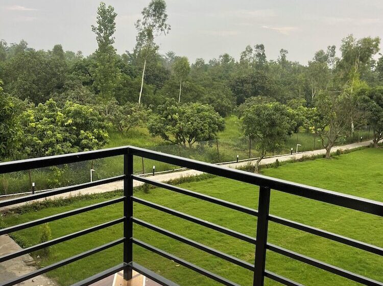 The White Oak Corbett Spa & Resort