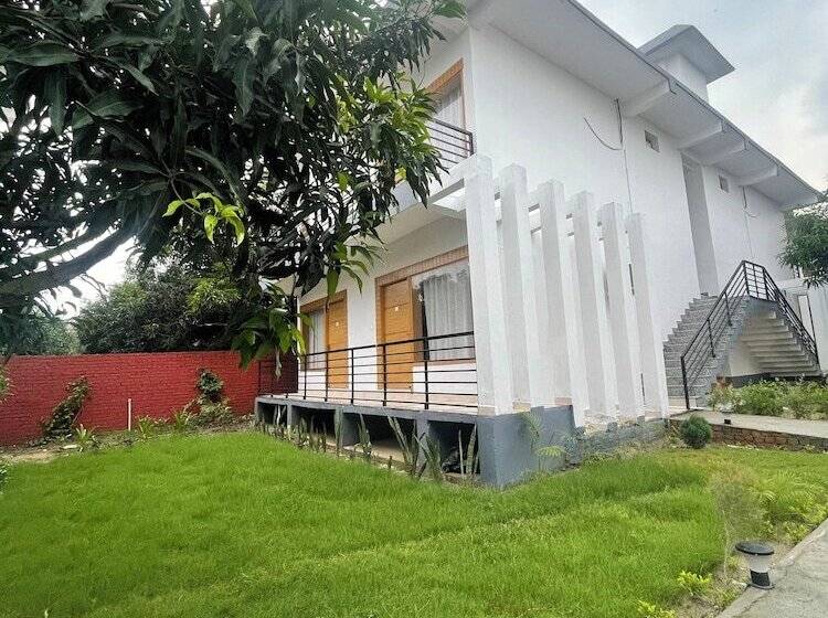 The White Oak Corbett Spa & Resort