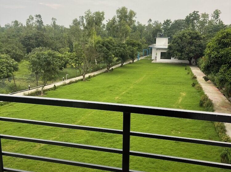 The White Oak Corbett Spa & Resort