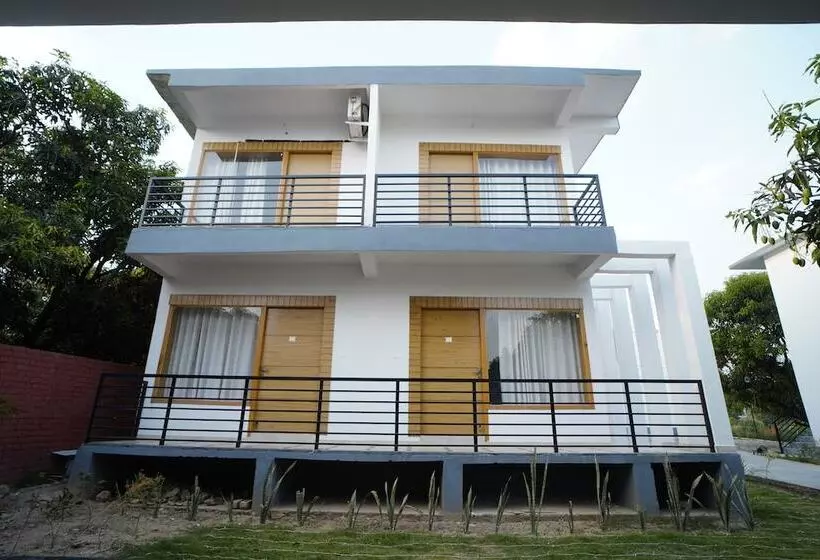The White Oak Corbett Spa & Resort