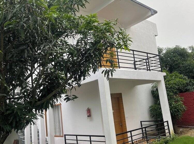 The White Oak Corbett Spa & Resort