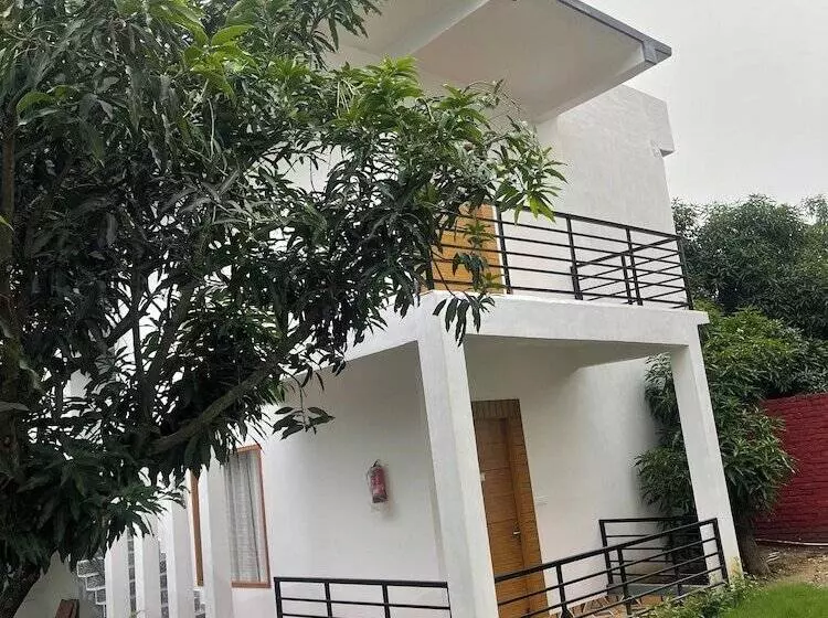 The White Oak Corbett Spa & Resort