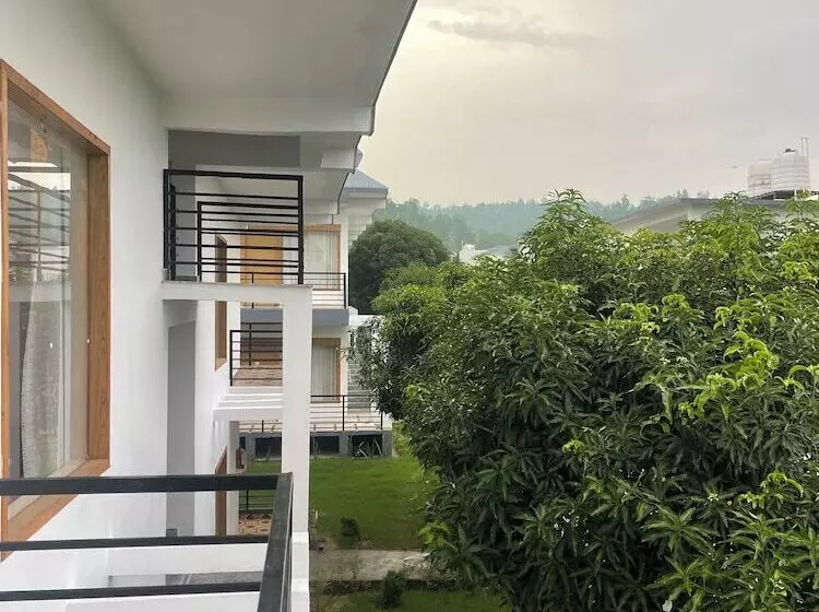 The White Oak Corbett Spa & Resort
