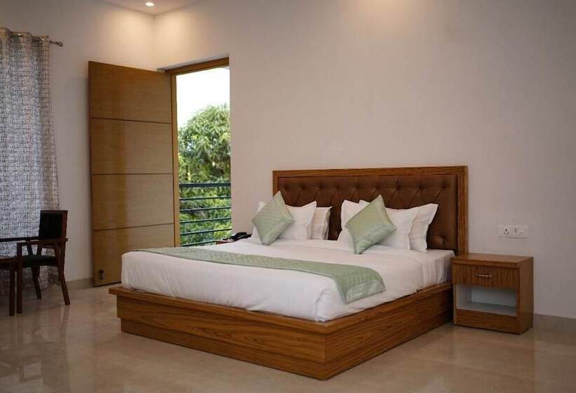 The White Oak Corbett Spa & Resort