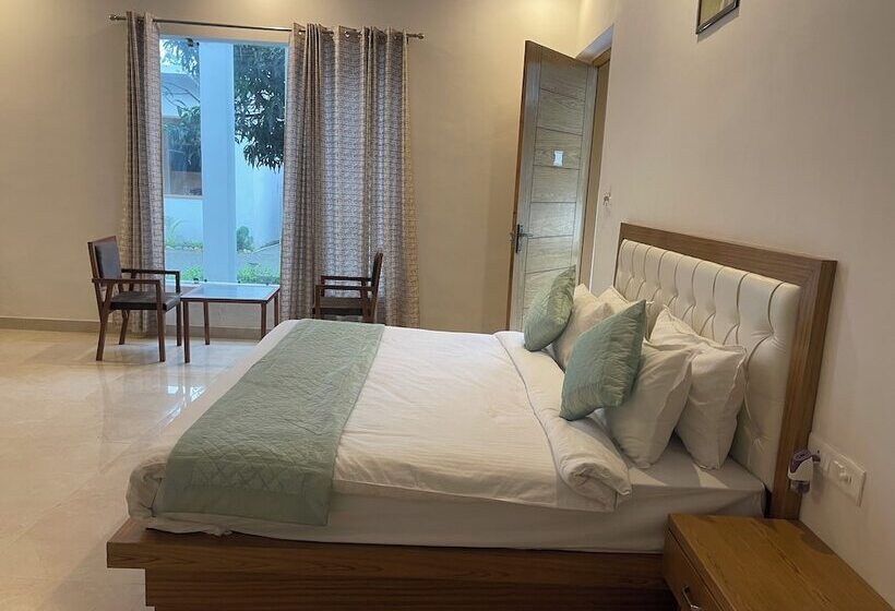 The White Oak Corbett Spa & Resort