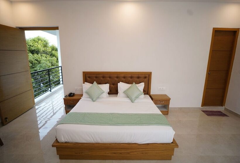 The White Oak Corbett Spa & Resort