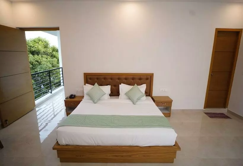 The White Oak Corbett Spa & Resort