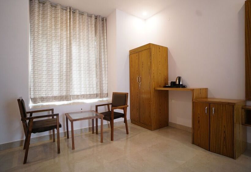 The White Oak Corbett Spa & Resort